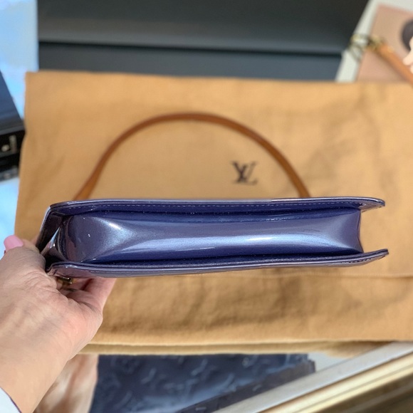 Louis Vuitton πLexington Vernis Pouchette π - Picture 7 of 8